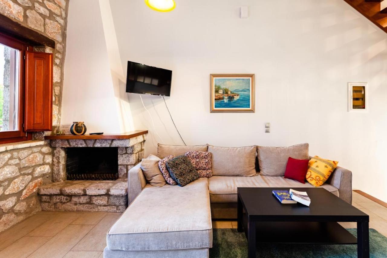 Parálion Ástros Stone Villas Dukes מראה חיצוני תמונה