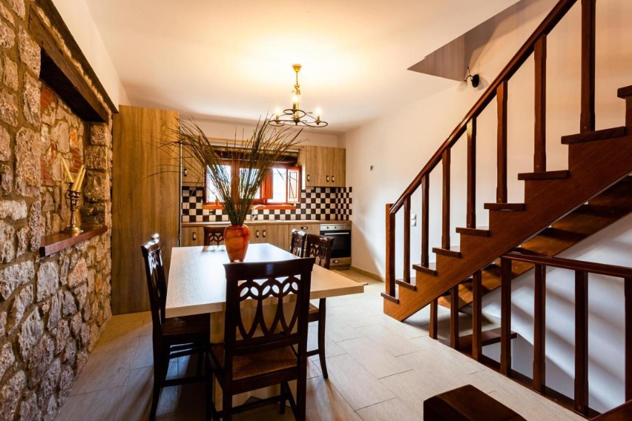Parálion Ástros Stone Villas Dukes מראה חיצוני תמונה